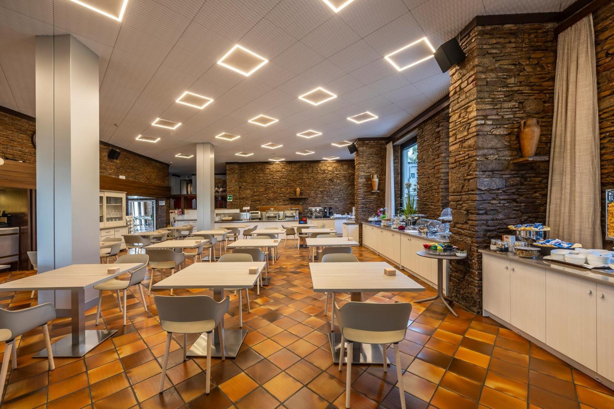 Hotel Ideal Сирмионе Екстериор снимка