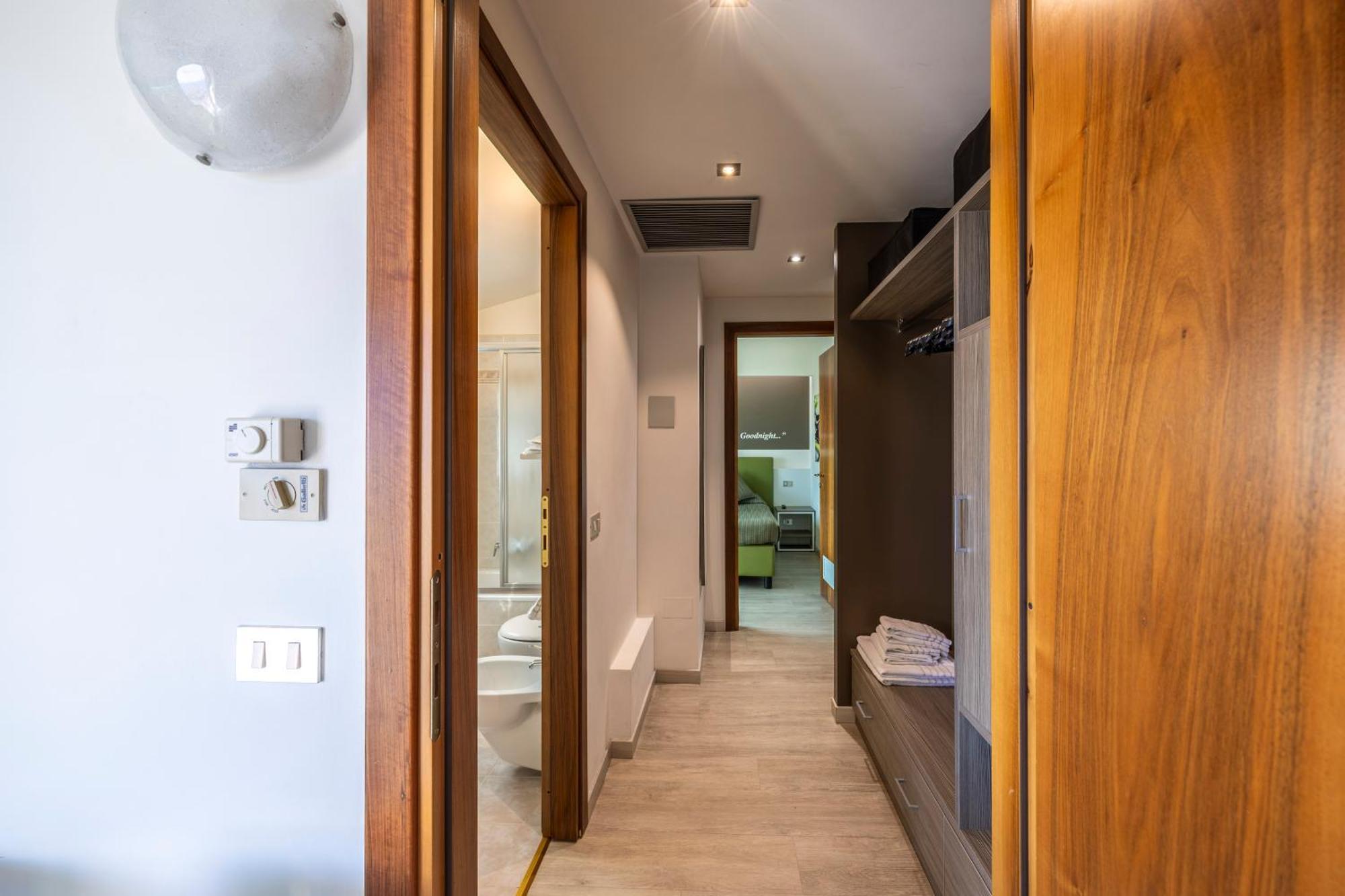 Hotel Ideal Сирмионе Екстериор снимка
