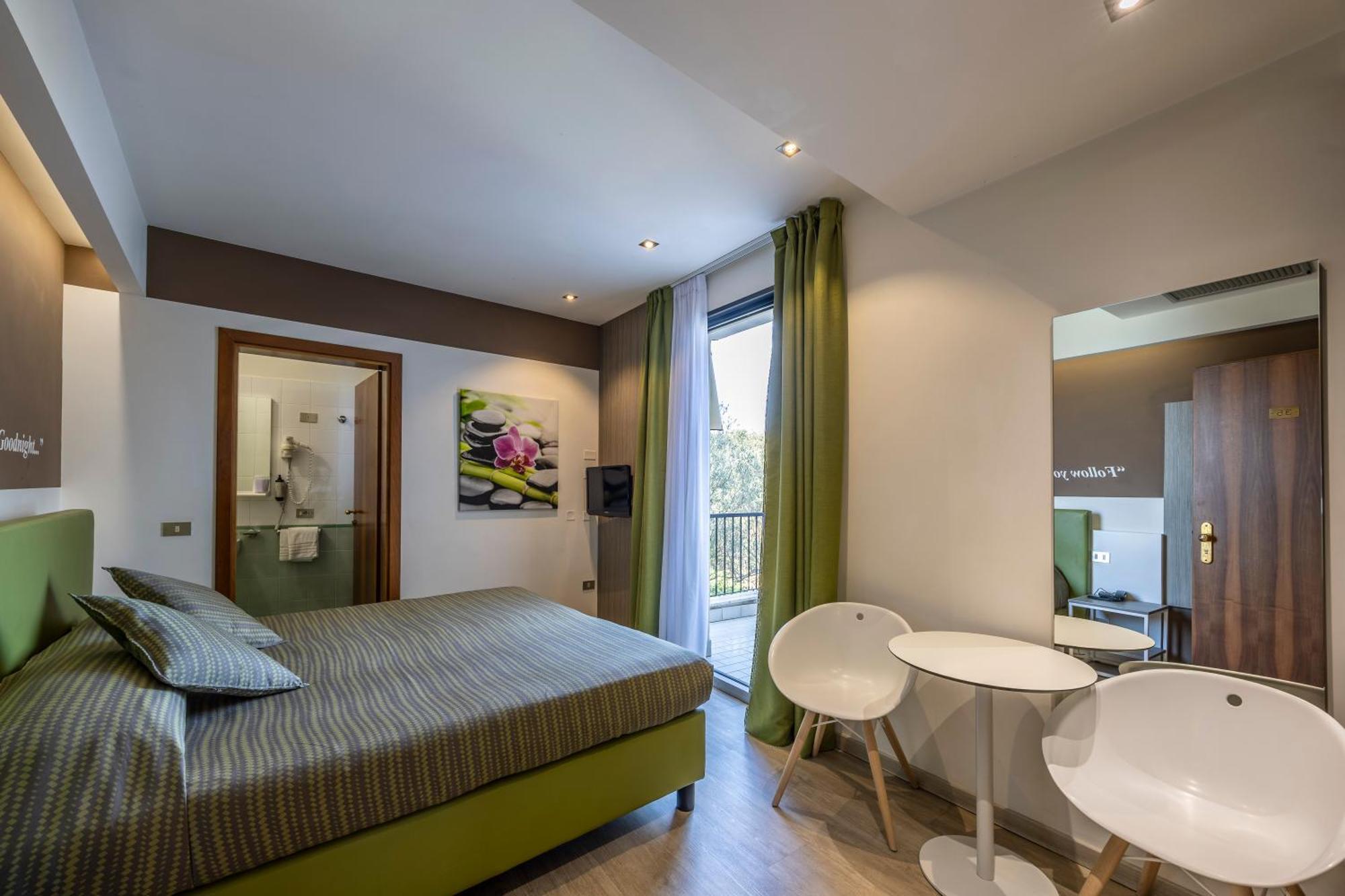 Hotel Ideal Сирмионе Екстериор снимка