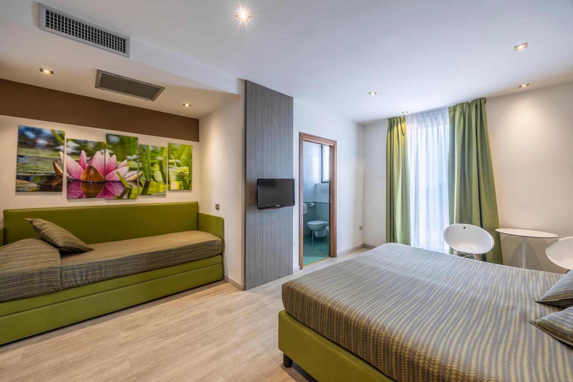 Hotel Ideal Сирмионе Екстериор снимка