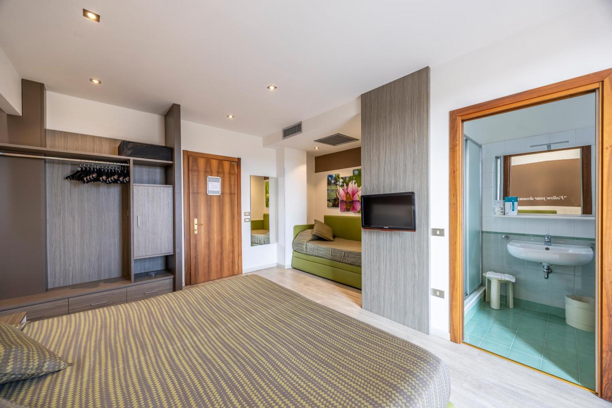 Hotel Ideal Сирмионе Екстериор снимка