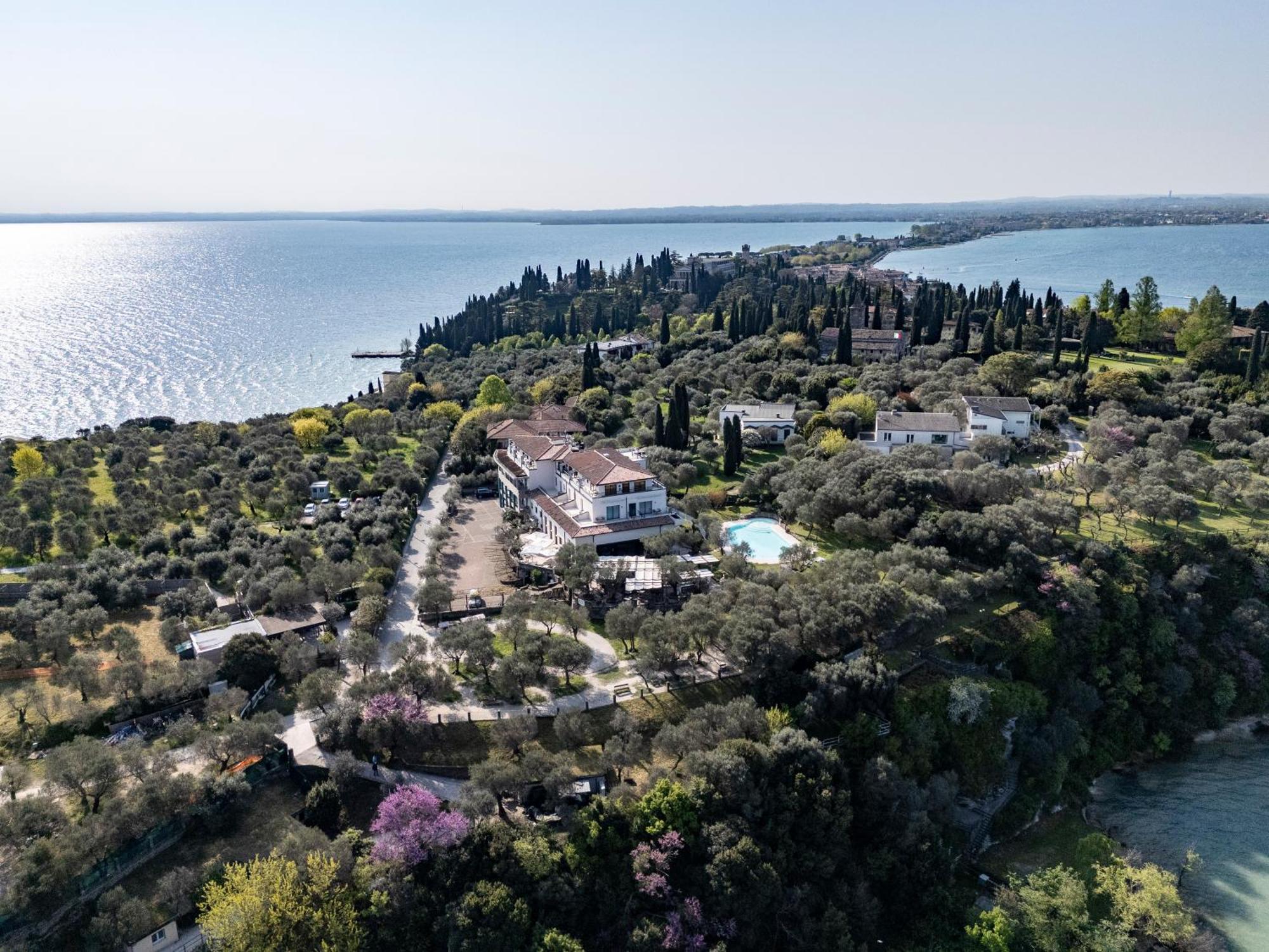 Hotel Ideal Сирмионе Екстериор снимка